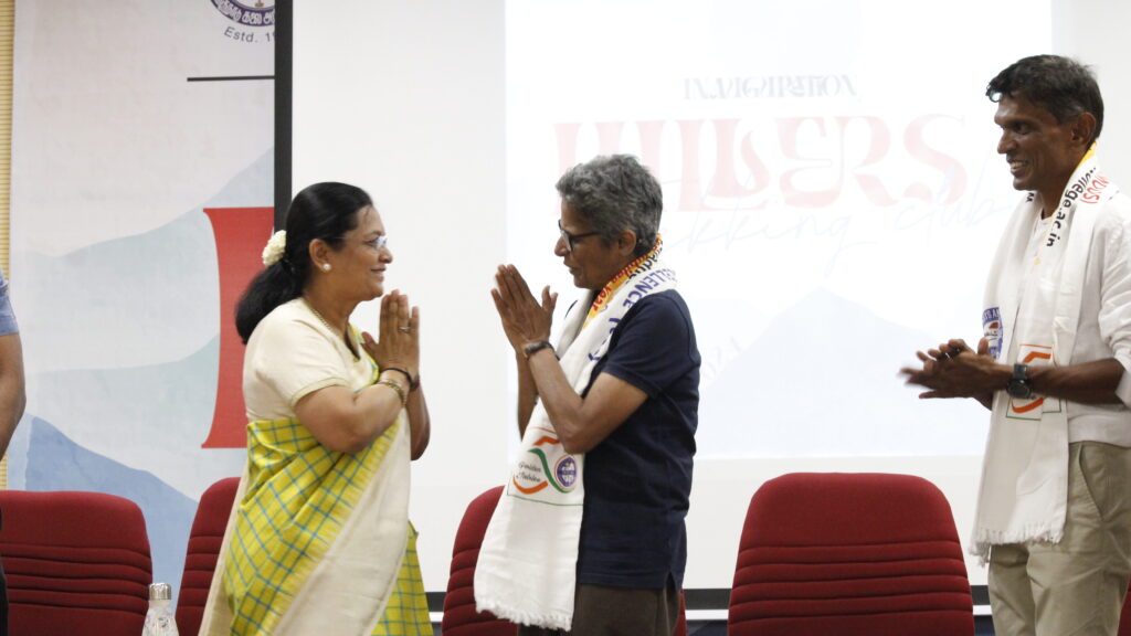 Vasuki ma'am honoring Mini Vasudevan & Ganesh Kumar 