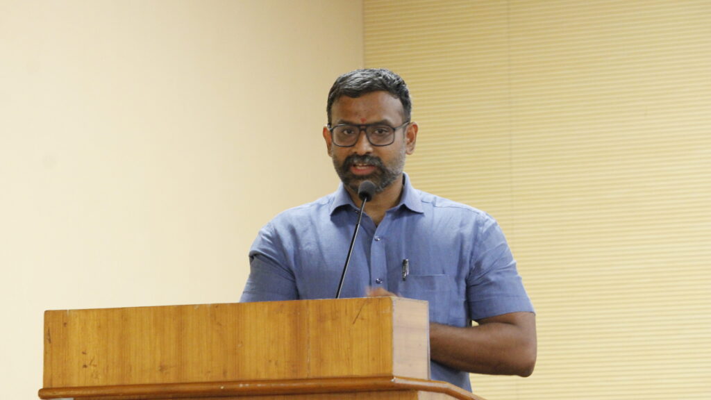 Manoj Krishna Kumar delivering speech 